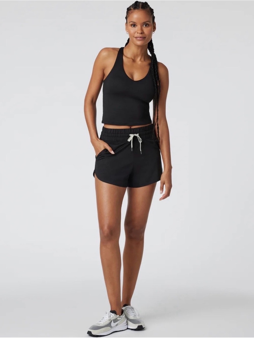 Vuori Halo Performance crop 2.0 Black heather v neck Tank built in bra medium